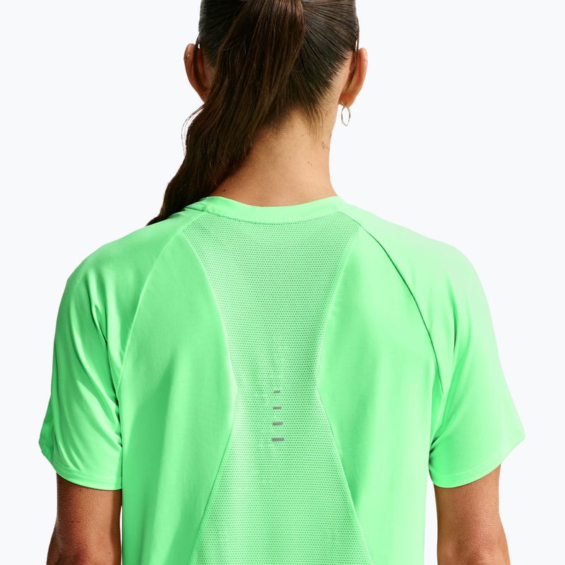 Футболка для бігу жіноча Nike Swift Dri-Fit illusion green 5