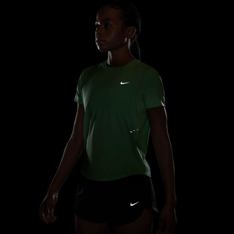 Футболка для бігу жіноча Nike Swift Dri-Fit illusion green 7