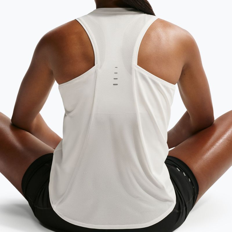 Футболка для бігу жіноча Nike Swift Dri-Fit Tank Top sail 5