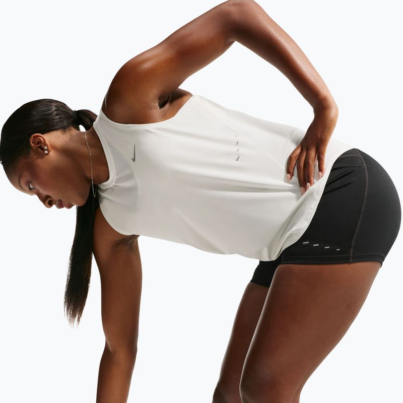 Футболка для бігу жіноча Nike Swift Dri-Fit Tank Top sail 6