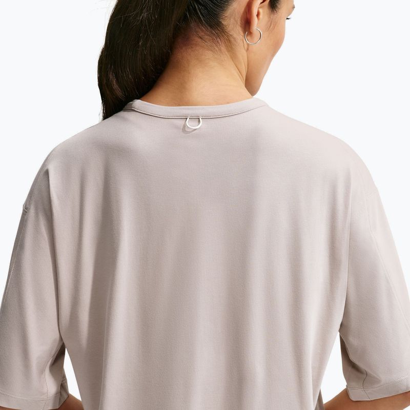 Футболка для тренувань жіноча Nike 24.7 ImpossiblySoft Light cream Ii/college grey 4