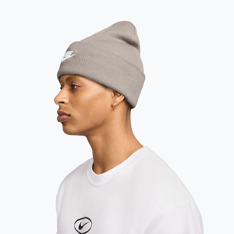 Шапка зимова Nike Peak Futura Beanie moon particle/white 3