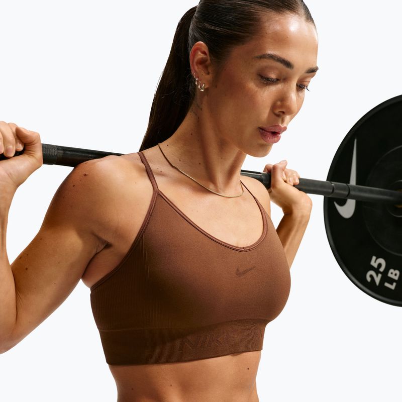 Спортивний бюстгальтер жіночий Nike Pro Seamless Light Support Sports Bra cacao wow 4