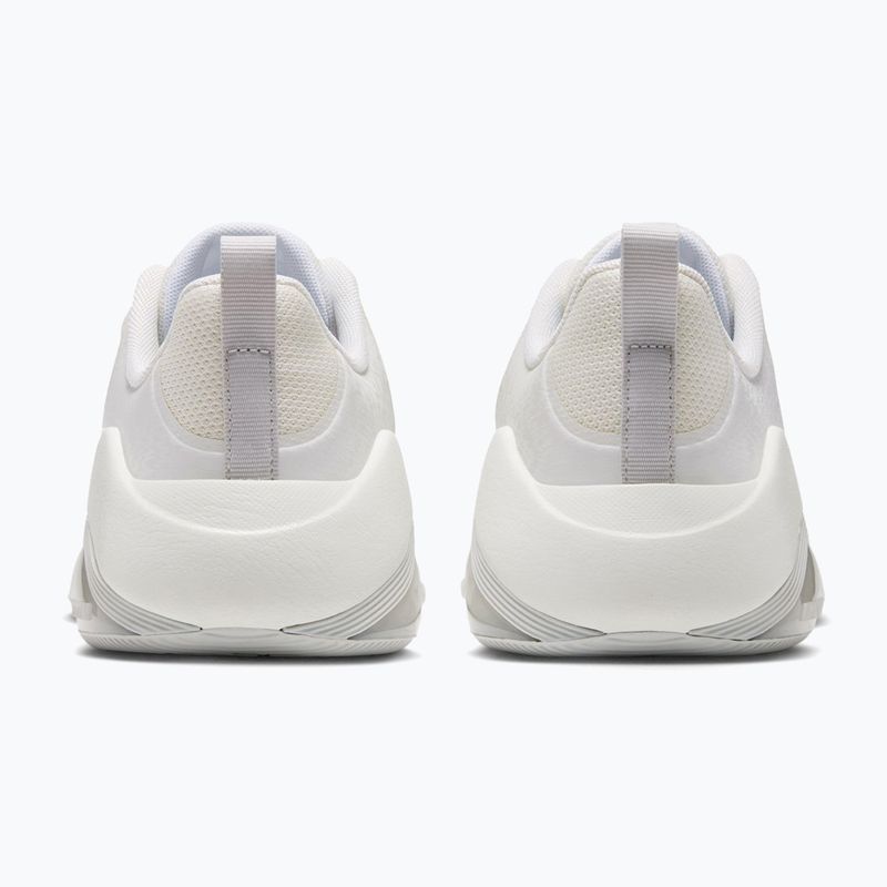 Кросівки для тренувань жіночі Nike Bella 7 sail/photon dust/metallic silver 2