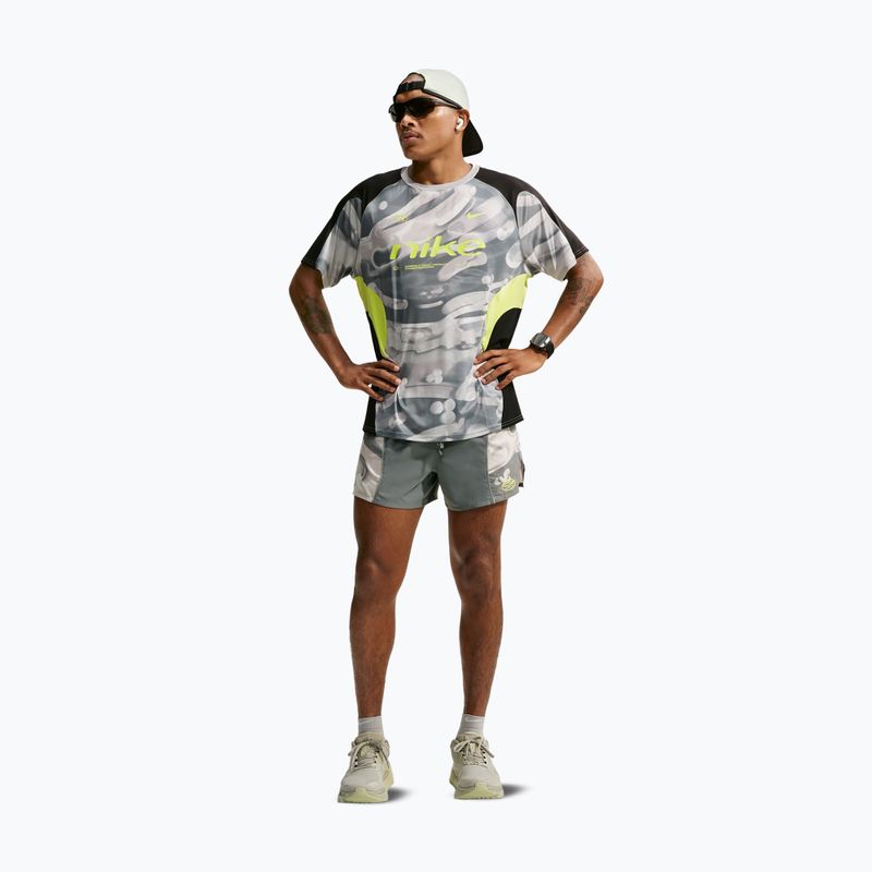 Футболка для бігу чоловіча Nike Dri-FIT Printed SS smoke grey/black/light lemon twist 2