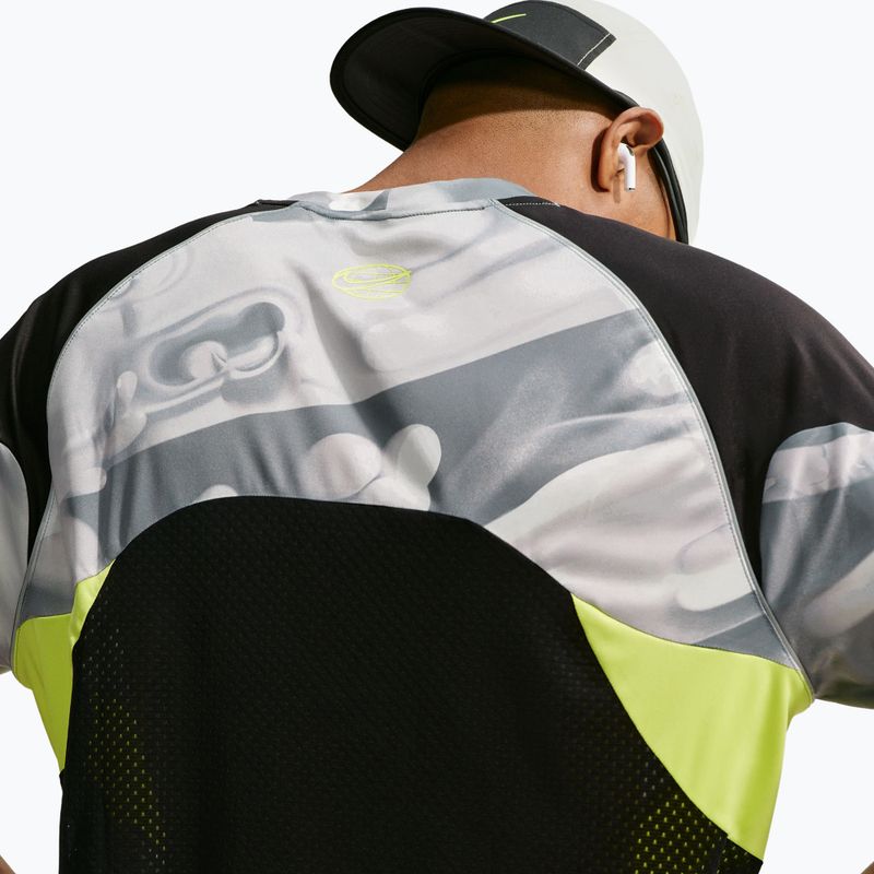 Футболка для бігу чоловіча Nike Dri-FIT Printed SS smoke grey/black/light lemon twist 5