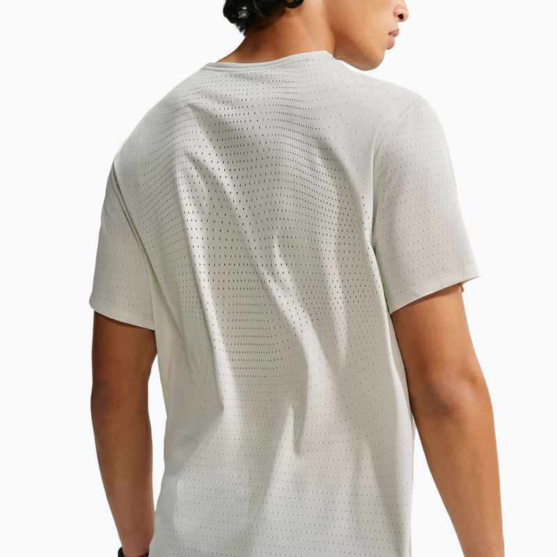 Футболка для бігу чоловіча Nike AeroSwift Dri-Fit ADV light bone 6