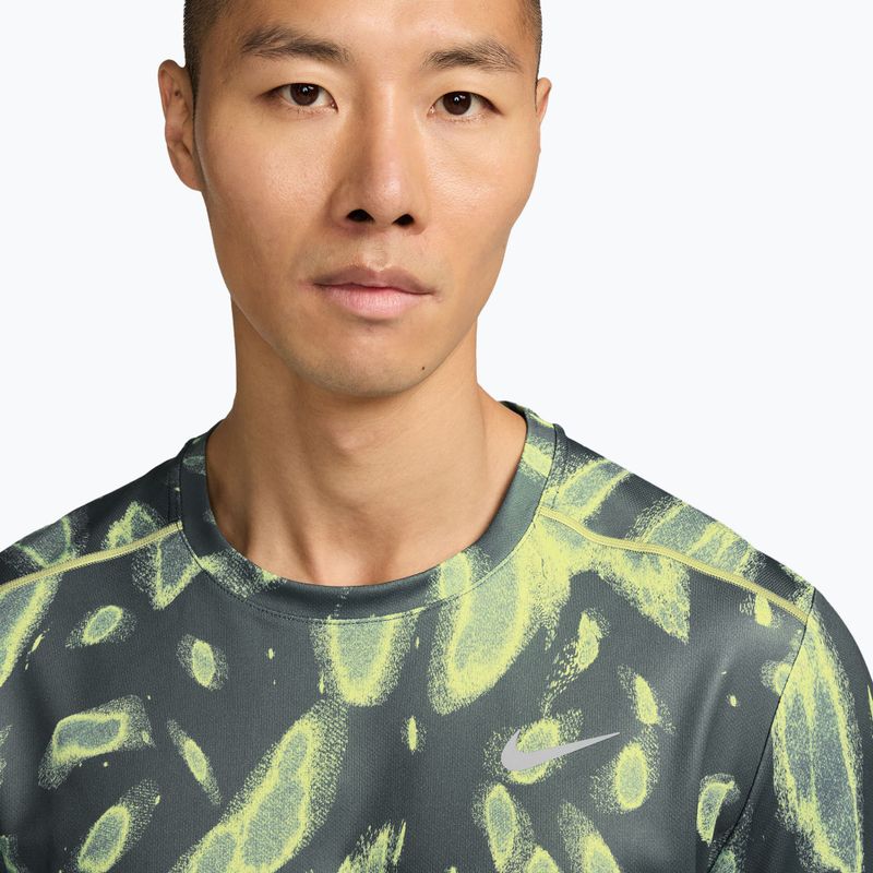 Футболка для бігу чоловіча Nike Miler Dri-Fit UV camo green 3