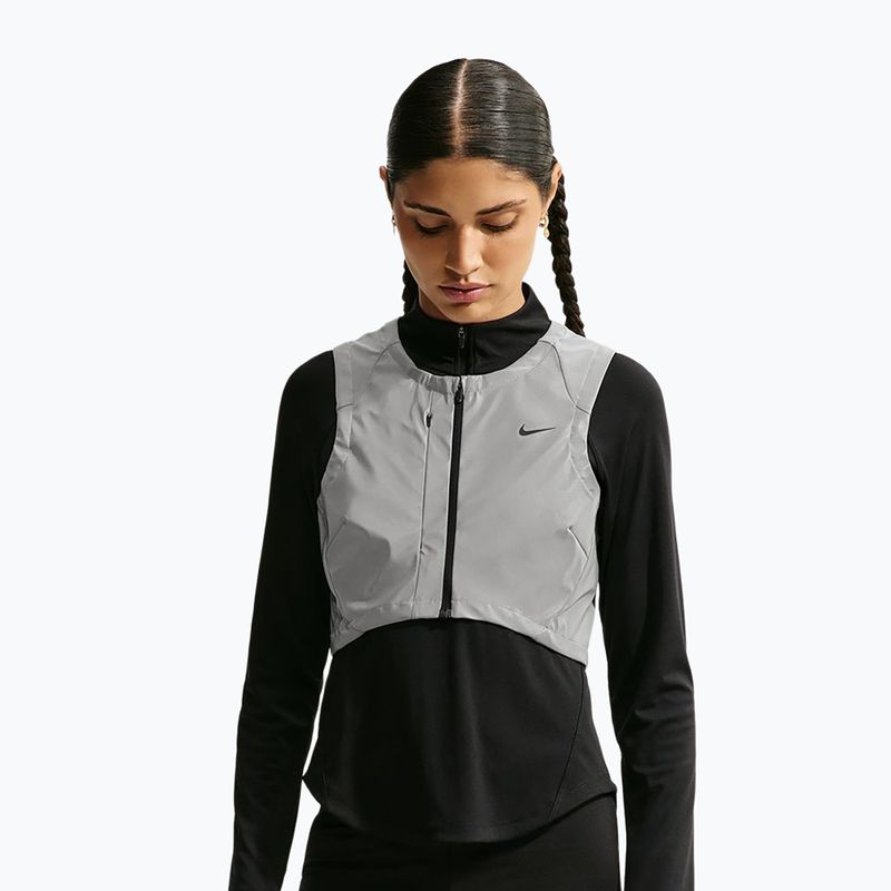 Жилет для бігу жіночий Nike Swift Flash metallic cool grey/black