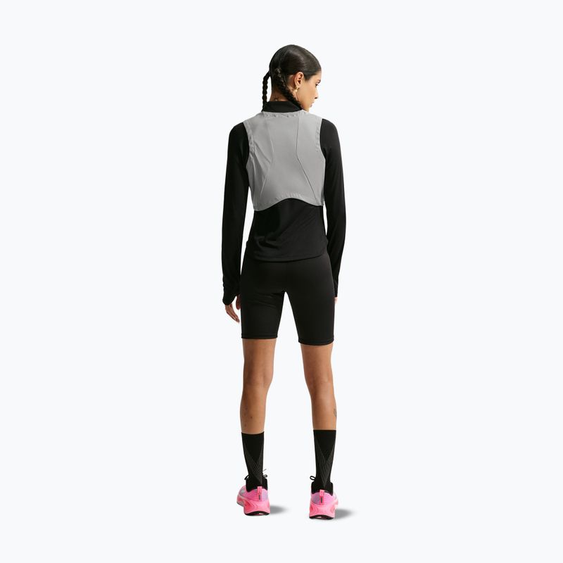 Жилет для бігу жіночий Nike Swift Flash metallic cool grey/black 3
