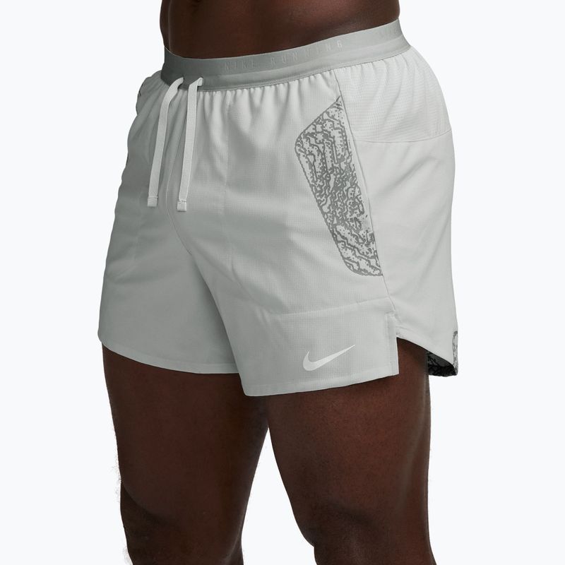 Шорти для бігу чоловічі Nike Stride grey fog 3