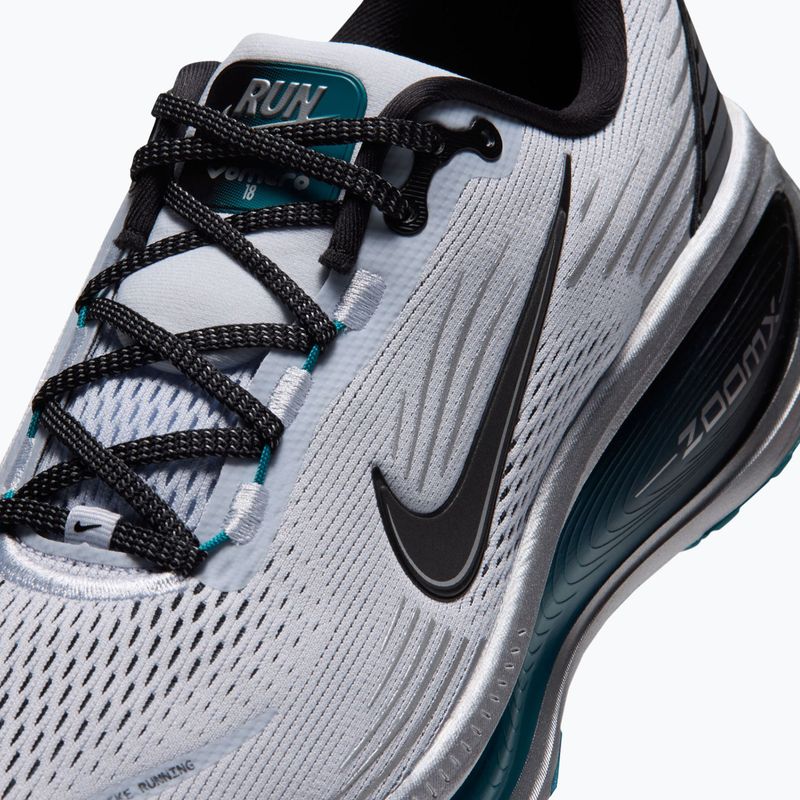 Кросівки для бігу чоловічі Nike Vomero 18 football grey/metallic cool grey/black 5