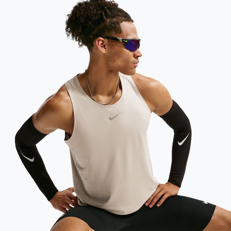 Футболка для бігу чоловіча Nike Stride cream Ii/sail 4
