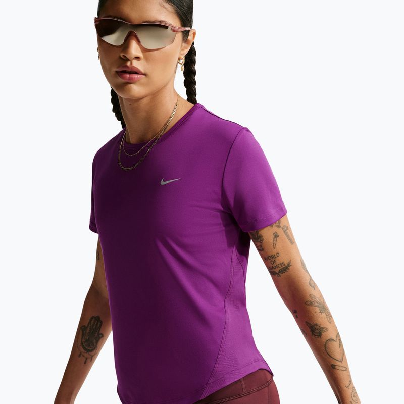 Футболка для бігу жіноча Nike Tempo SS bold berry 4
