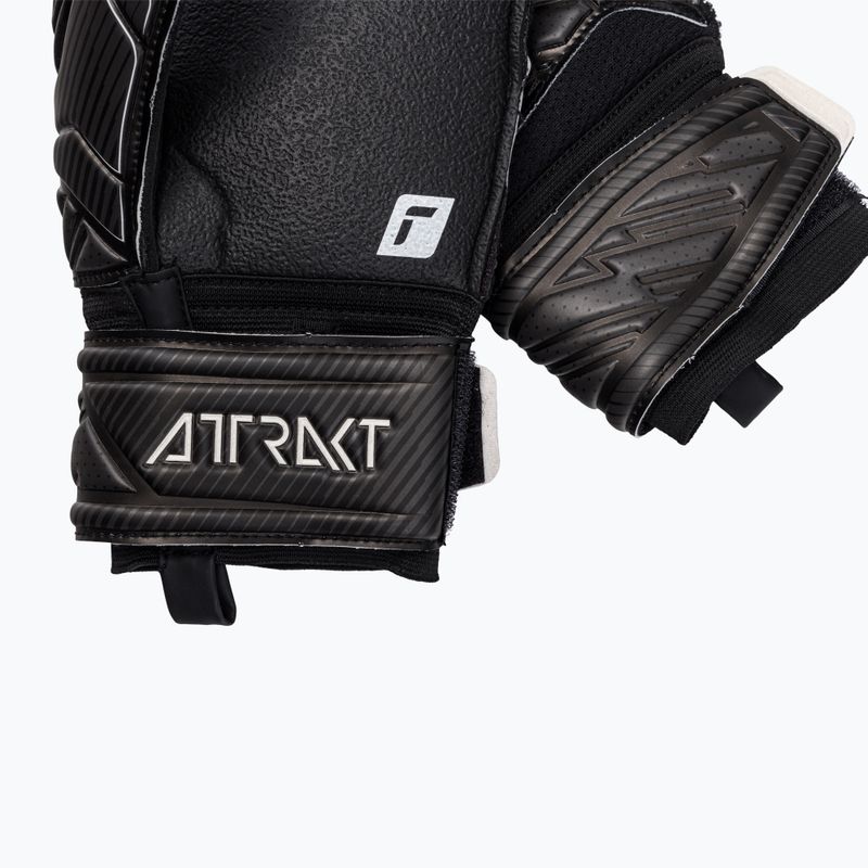 Рукавиці воротарські Reusch Attrakt Resist Finger Support чорні 5270610-7700 4
