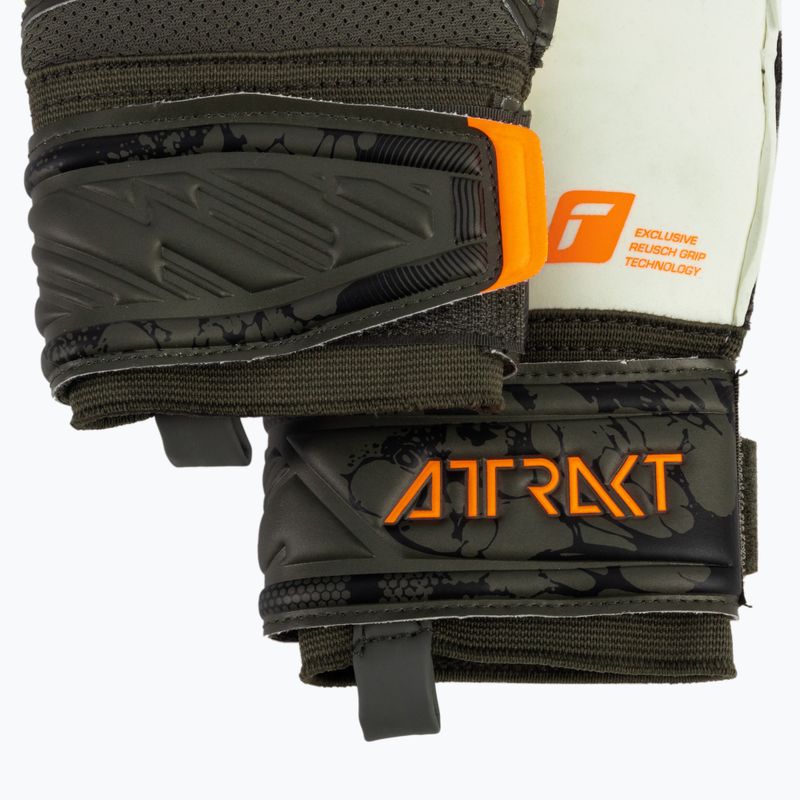 Рукавиці воротарські Reusch Attrakt Grip Finger Support зелено-помаранчеві 5370010-5556 3