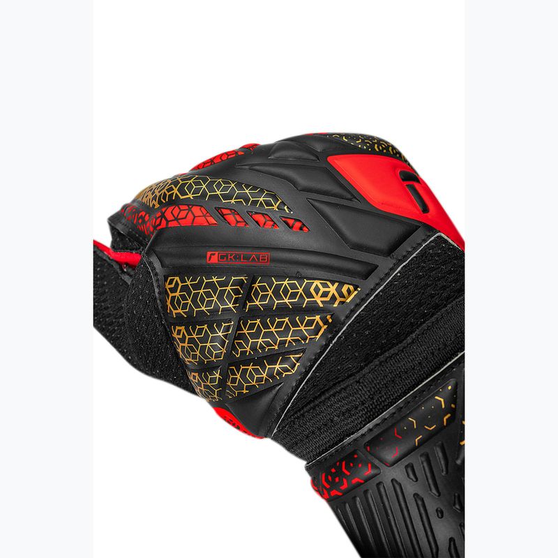 Рукавиці воротарські Reusch Attrakt Solid black/gold/fiery red 6