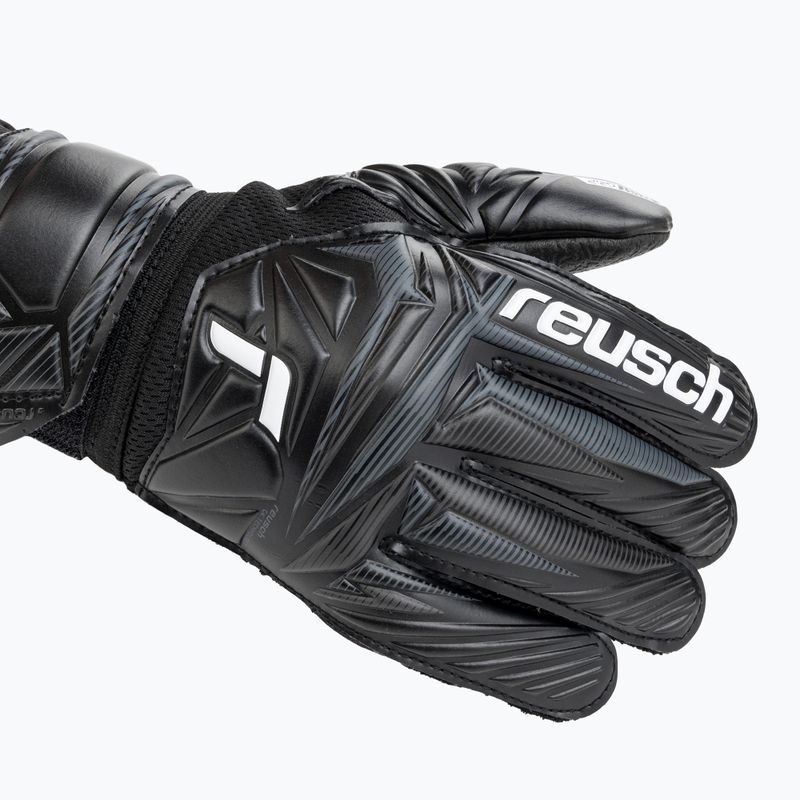 Дитячі воротарські рукавички Reusch Attrakt Resist 5672615 black 5