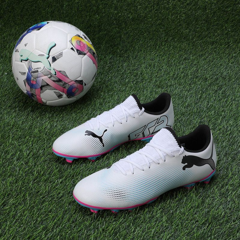 PUMA Future 7 Play FG/AG футбольні бутси пума білі / пума чорні / отруйно-рожеві 14