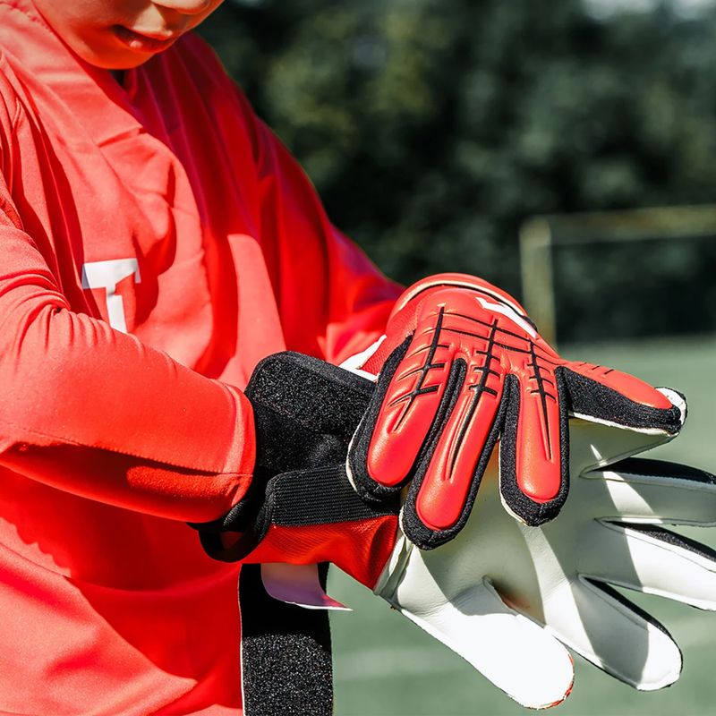 Дитячі воротарські рукавиці T1TAN Fluo Beast 3.0 Junior FP червоні 4