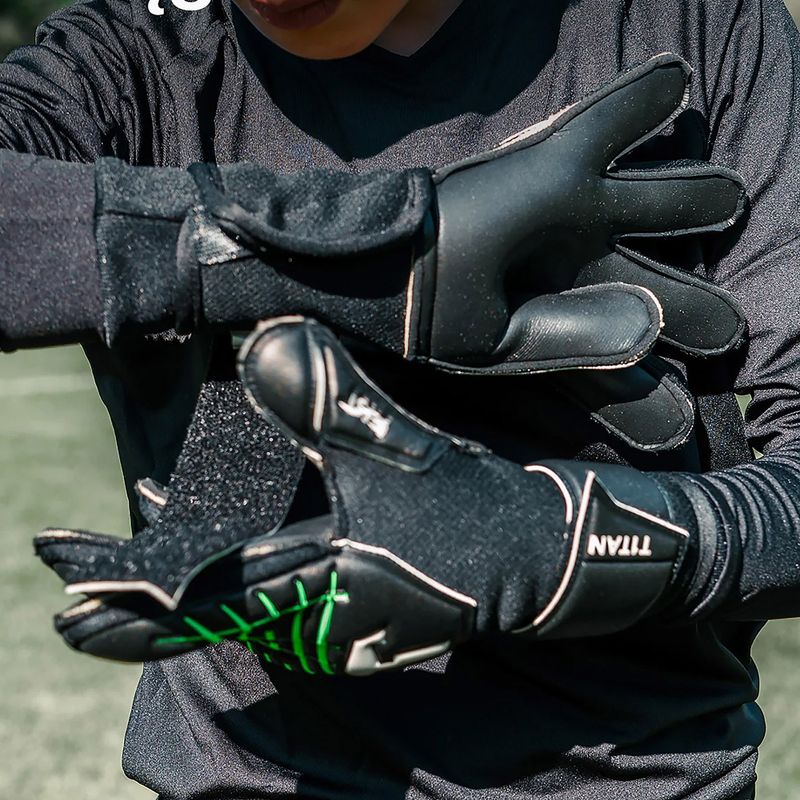 Дитячі воротарські рукавиці T1TAN Fluo Beast 3.0 Junior FP чорні 4