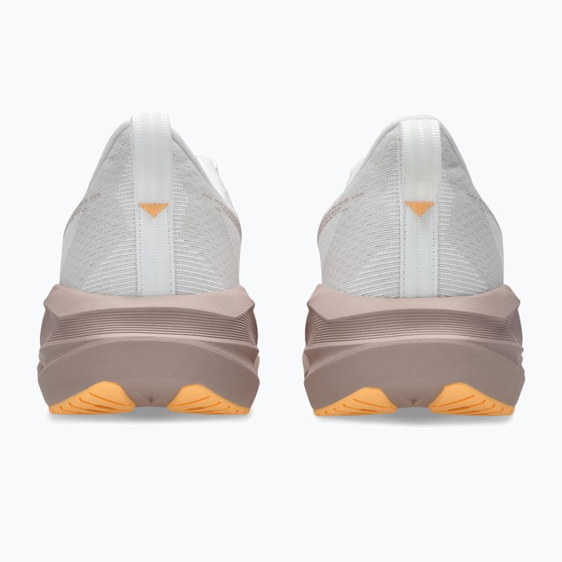Кросівки для бігу жіночі ASICS Novablast 5 white/fawn 5