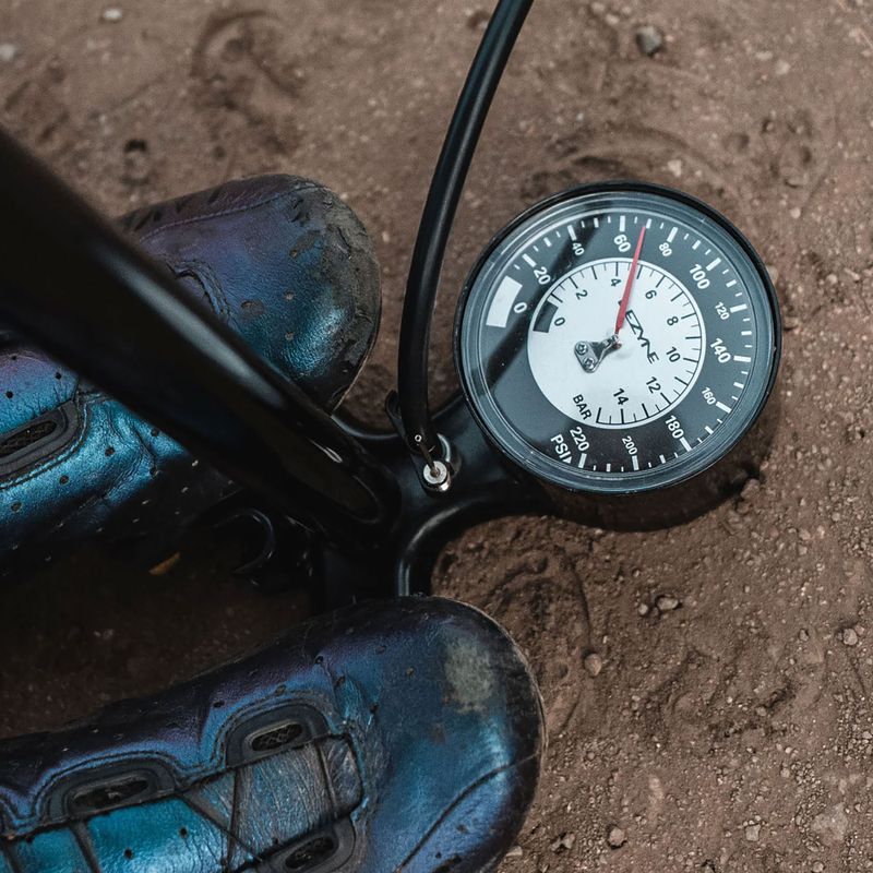 Велосипедний насос Lezyne Classic Floor Drive 3.5 220psi металік чорний 9