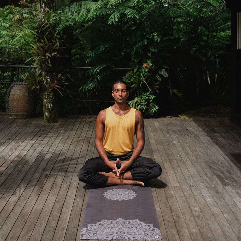 Килимок для йоги (для подорожей)  Yoga Design Lab Combo Yoga 1,5 мм чорний Mandala Black 5