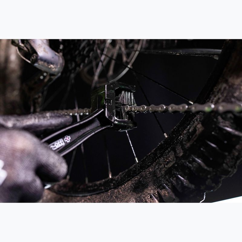 Щітка для чищення ланцюга Muc-Off Bicycle Chain Brush 2