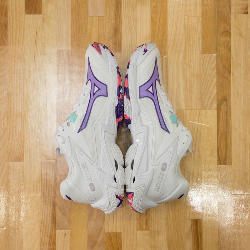 Жіноче взуття для волейболу Mizuno Wave Lightning Z8 біле/фіолетовий індиго/camelliaros 15