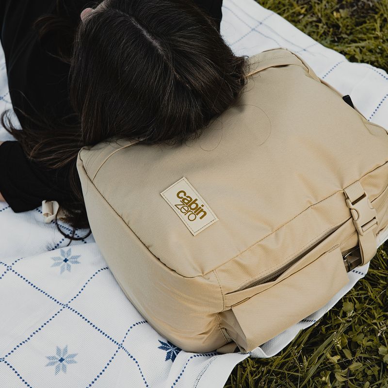 Рюкзак туристичний CabinZero Classic Tech 28 l shell white 18