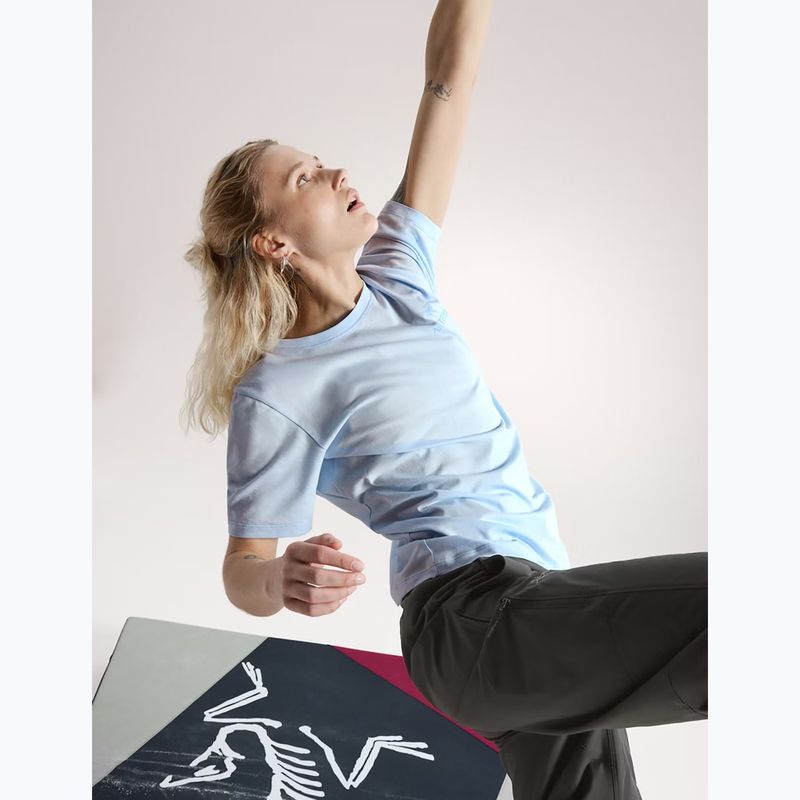 Футболка жіноча Arcteryx Kragg Sl Cotton Emblem Crew mallow alpine blue 5