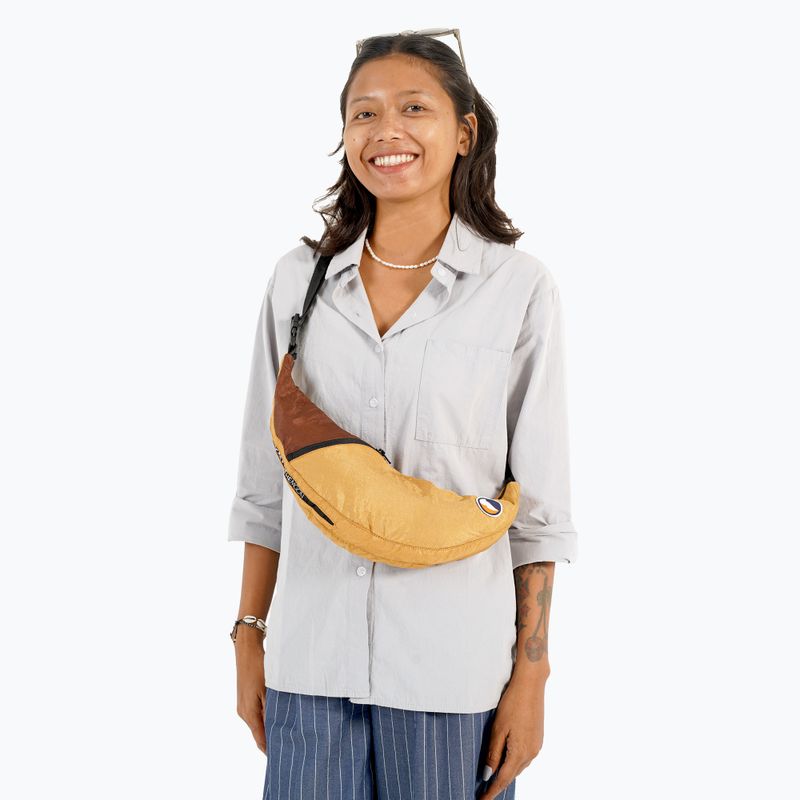 Сумка на плече Ticket To The Moon Upcycled Sling bag sand/chocolate 2