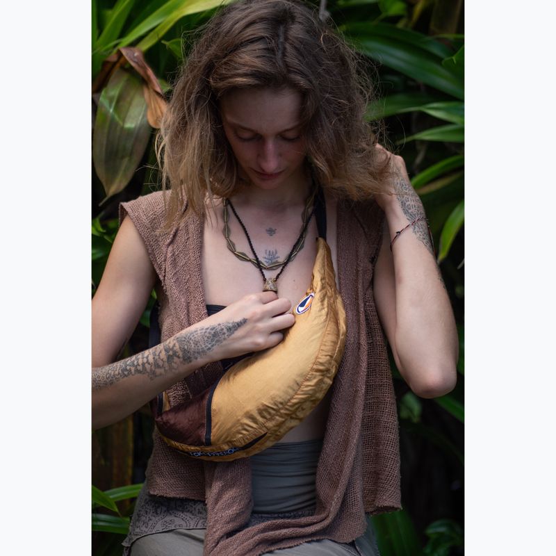 Сумка на плече Ticket To The Moon Upcycled Sling bag sand/chocolate 5