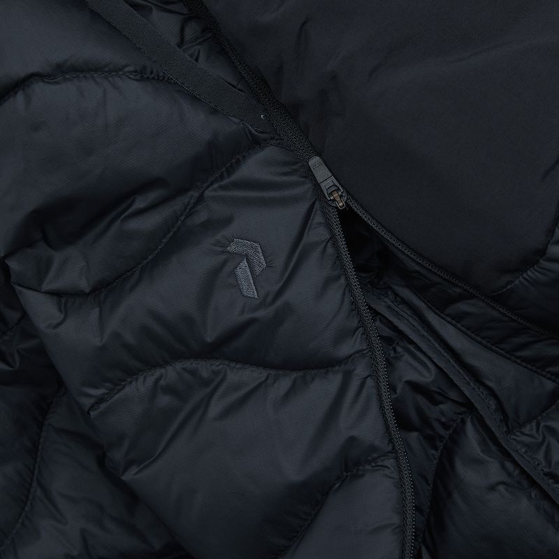 Шорти пухові жіночі Peak Performance Helium Down black 4