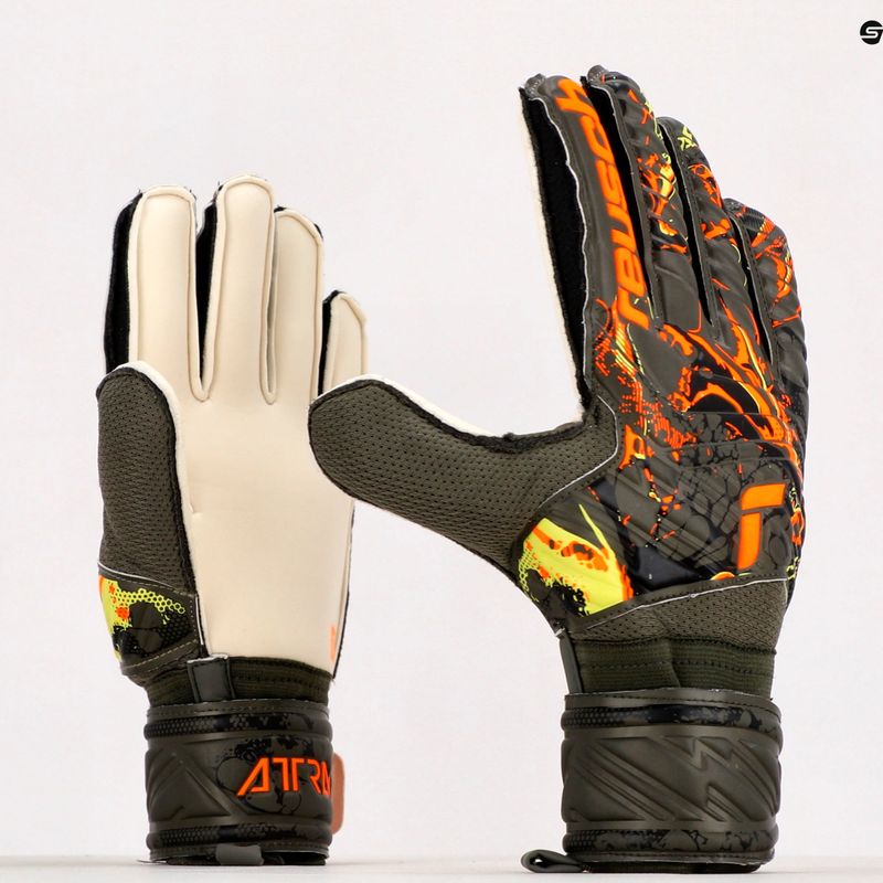 Рукавиці воротарські Reusch Attrakt Solid зелені 5370016-5556 9
