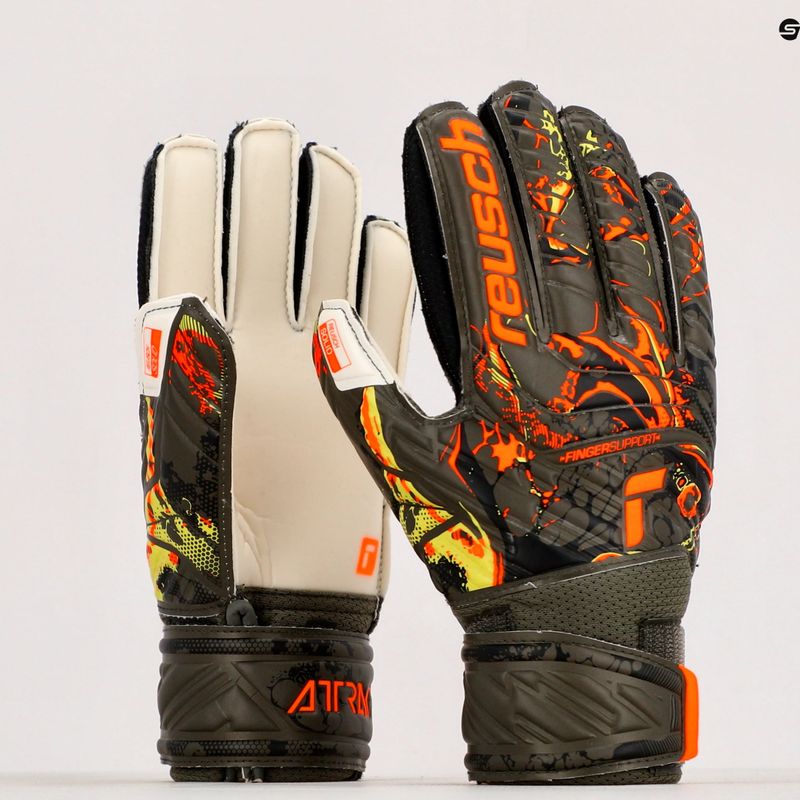Рукавиці воротарські дитячі Reusch Attrakt Solid Finger Support Junior зелені 5372010-5556 9