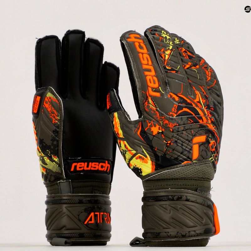Рукавиці воротарські дитячі Reusch Attrakt Silver Junior зелені 5372015-5555 9