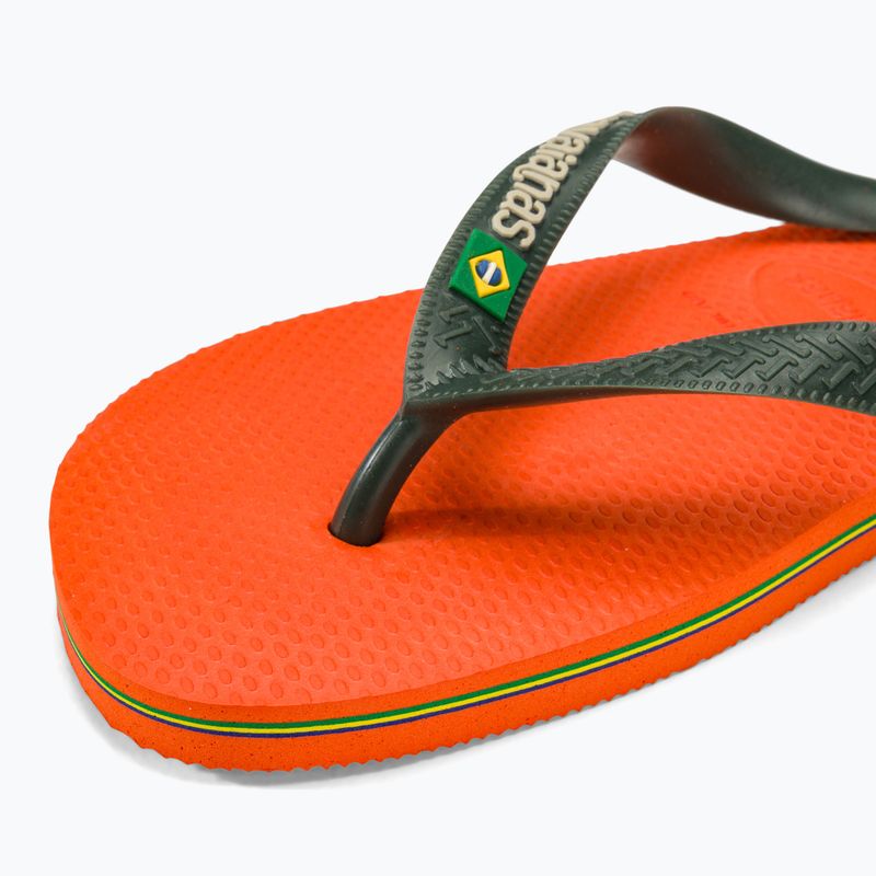 Помаранчеві шльопанці з логотипом Havaianas Brasil на заході сонця 7