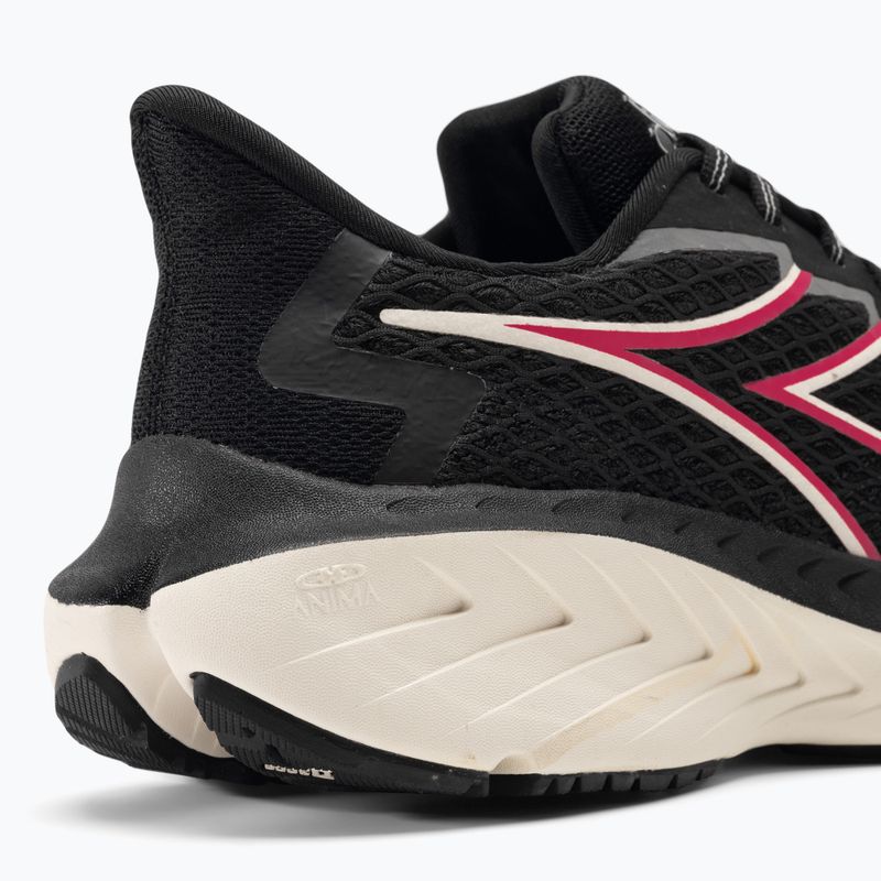 Жіночі кросівки Diadora Strada чорні/шепіт білі 9