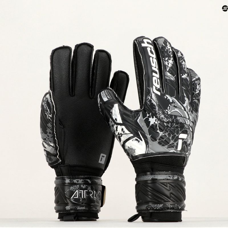 Рукавиці воротарські Reusch Attrakt Resist чорні 5370615-7700 9