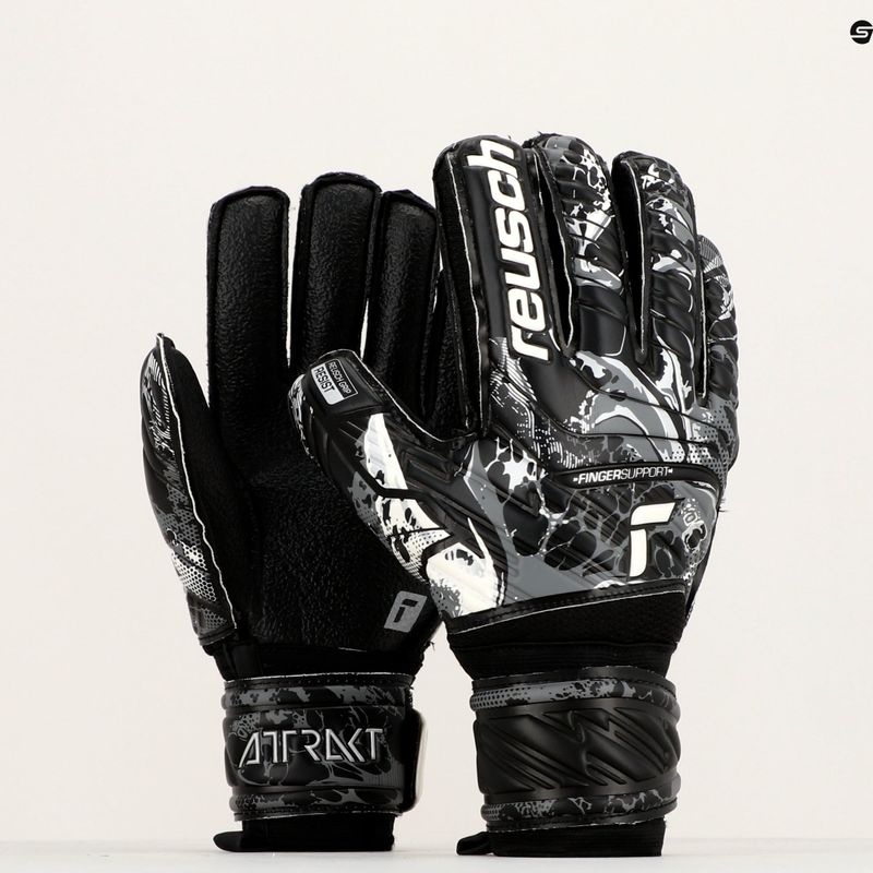 Рукавиці воротарські Reusch Attrakt Resist Finger Support чорні 5370610-7700 9