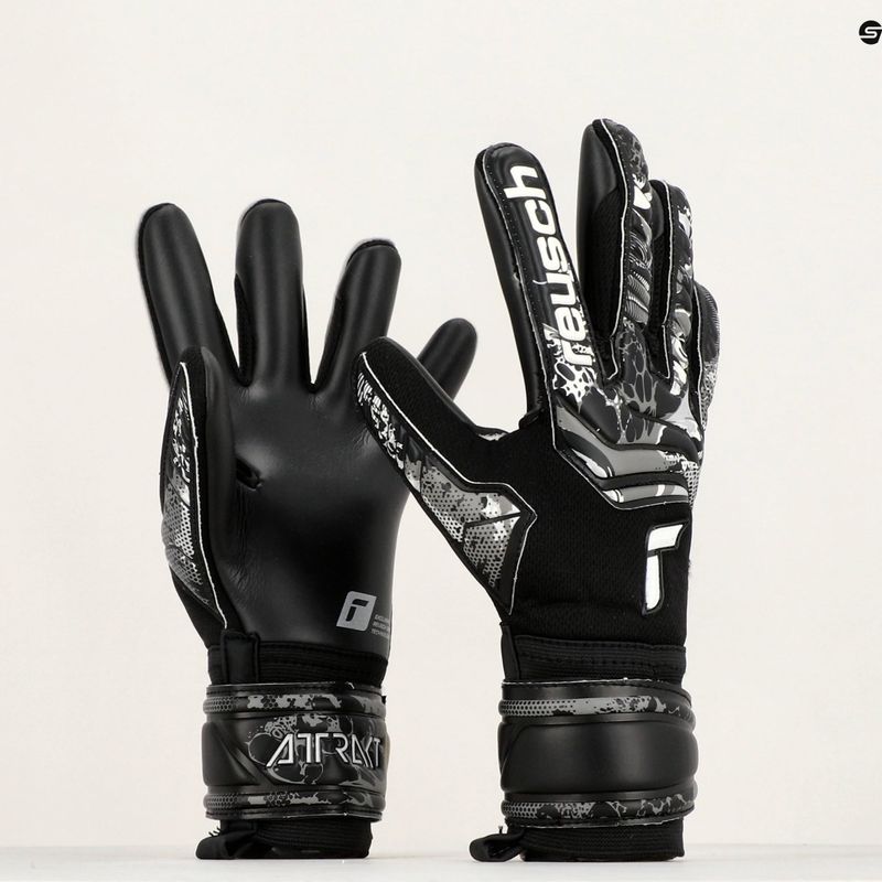 Рукавиці воротарські Reusch Attrakt Infinity чорні 5370725-7700 8
