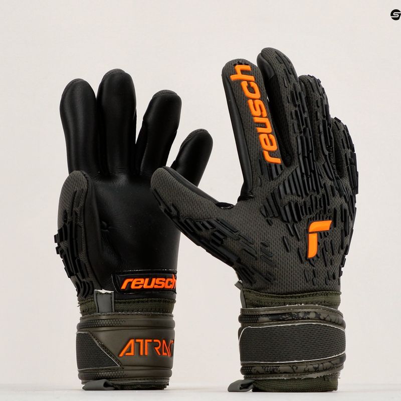 Рукавиці воротарські Reusch Attrakt Freegel Silver Finger Support Junior чорно-зелені 5372030-5555 14