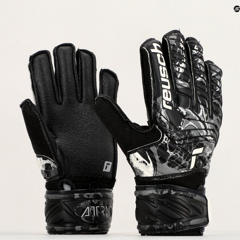 Рукавиці воротарські дитячі Reusch Attrakt Resist Junior чорні 5372615-7700 9
