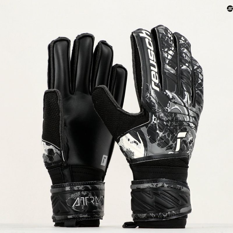 Рукавиці воротарські Reusch Attrakt Solid чорні 5370515-7700 9