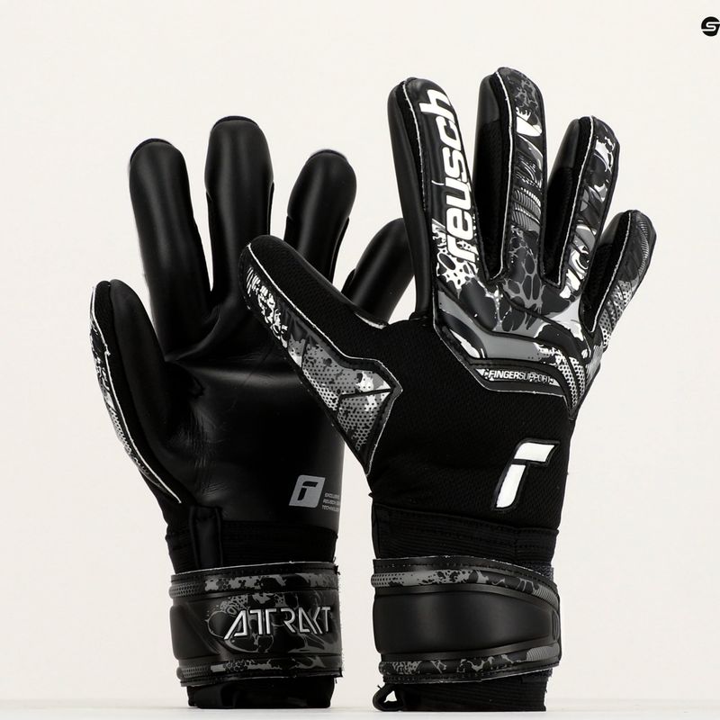 Рукавиці воротарські Reusch Attrakt Infinity Finger Support чорні 5370720-7700 9