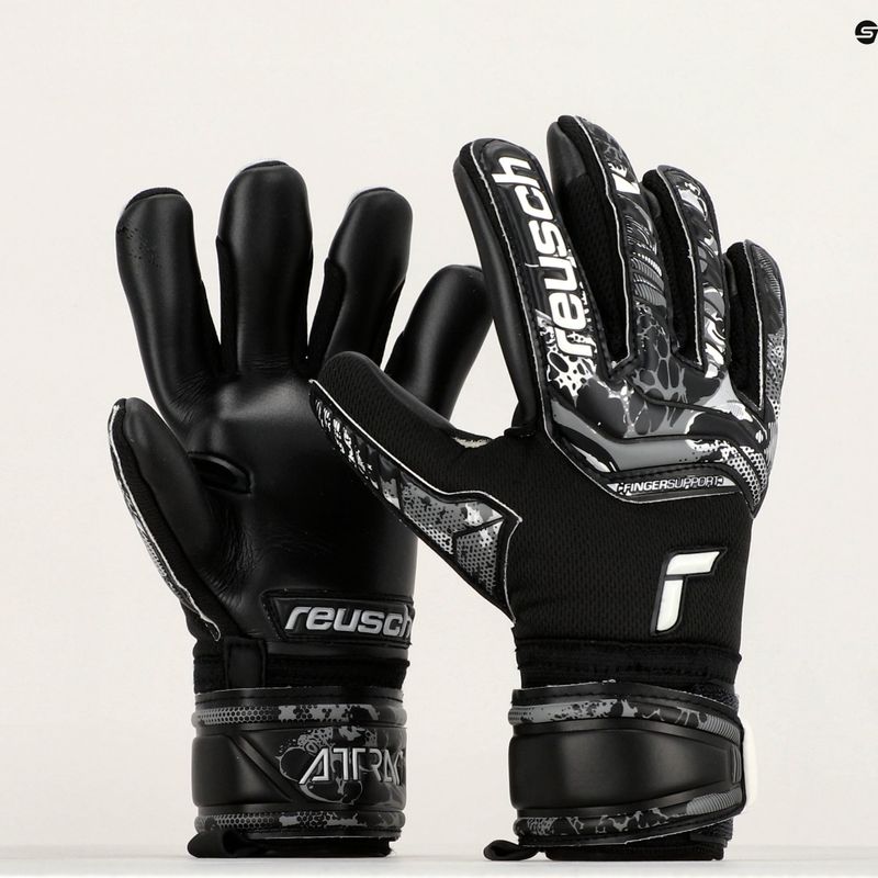 Рукавиці воротарські дитячі Reusch Attrakt Infinity Finger Support Junior чорні 5372720-7700 9