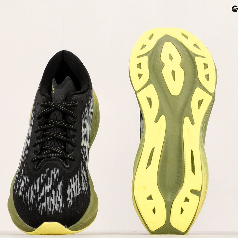 Чоловічі бігові кросівки ASICS Novablast 3 чорні/зелені з сухим листям 12