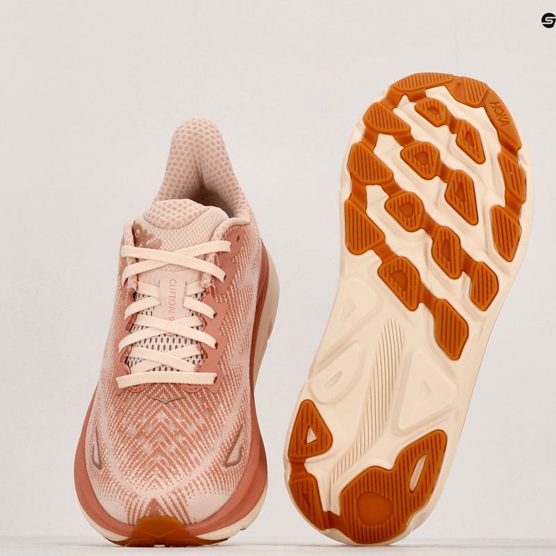 Кросівкі для бігу жіночі HOKA Clifton 9 sandstone/cream 9